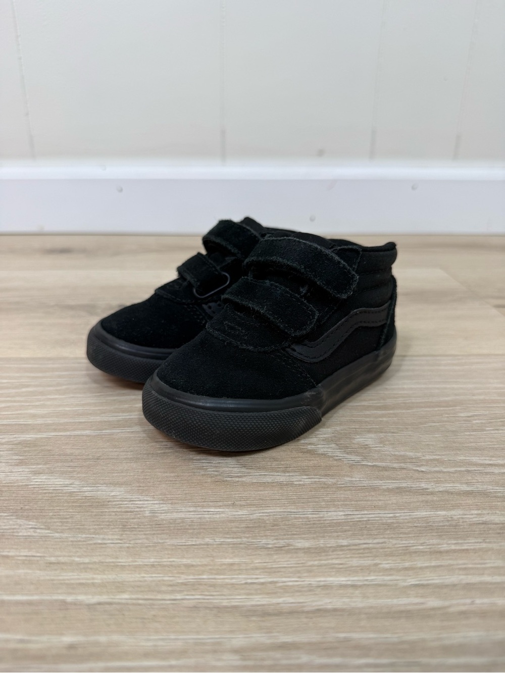 Vans Black Ward Mid V Sneakers